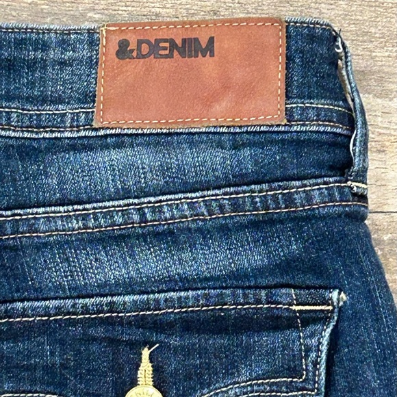 H&M Women’s Stretch Distressed Cuffed Jean Shorts Size 6 With Button Pockets - Picture 4 of 6